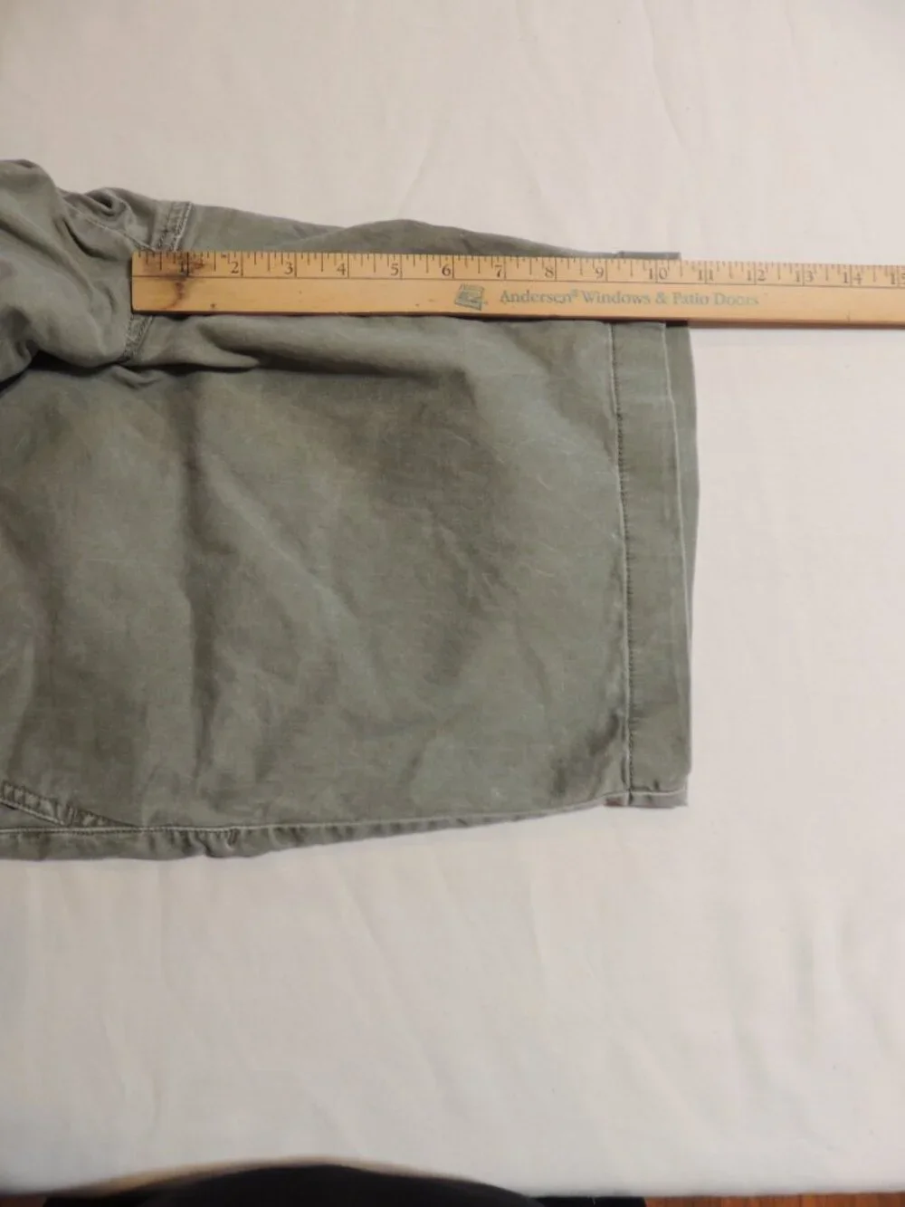 Tommy Bahama Shorts Men Size 35 Gray Pockets Casual Outdoor BBQ Cooking Shorts